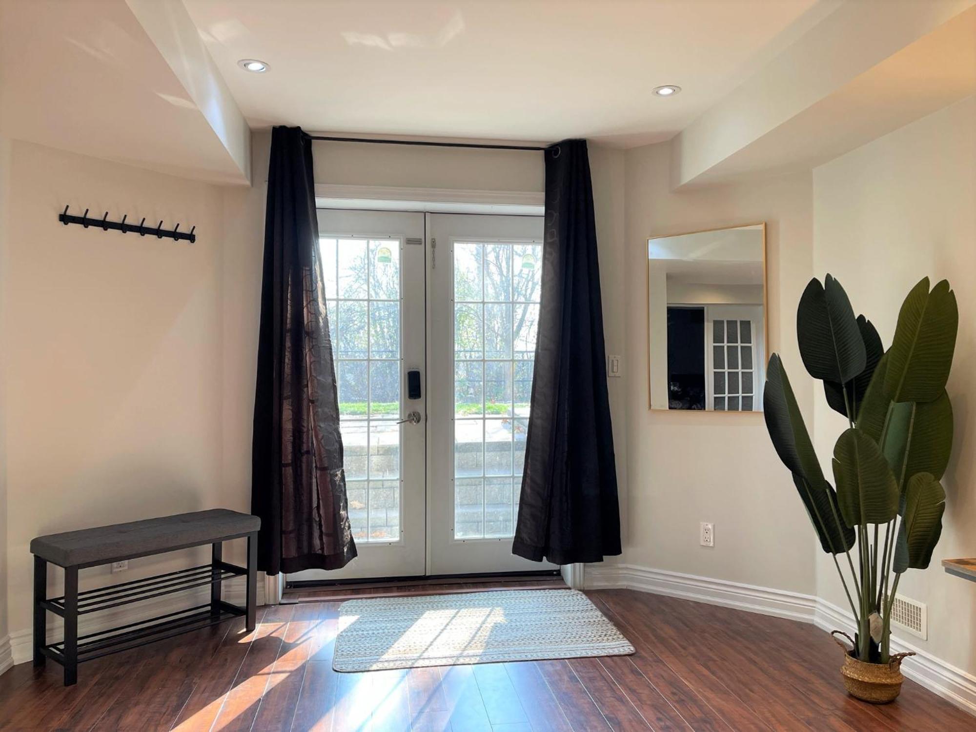 Cozy Lovely Ravine Facing Suite. Мисисага Екстериор снимка