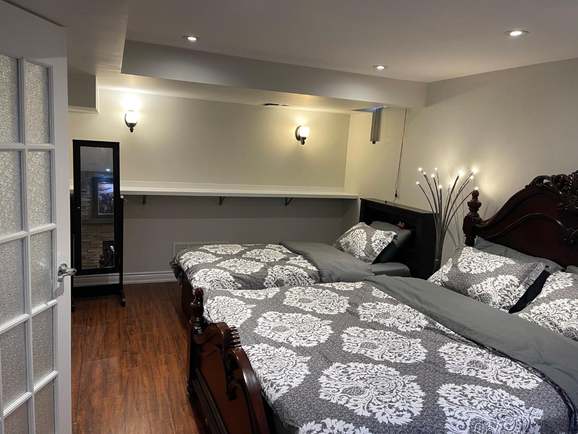 Cozy Lovely Ravine Facing Suite. Мисисага Екстериор снимка